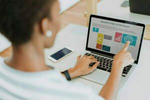 agencia-de-link-patrocinado-linkedin-ads O tráfego pago nas redes sociais é o tipo de tráfego gerado por anúncios pagos em plataformas de mídia social, como o Facebook, o Instagram, o LinkedIn e o Twitter.