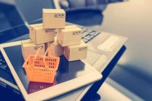 SEO (Search Engine Optimization) é a prática de otimizar um site para melhorar sua visibilidade e ranqueamento em mecanismos de busca como o Google. Isso pode ser especialmente importante para sites de comércio eletrônico, pois uma maior visibilidade pode levar a mais tráfego e vendas. Aqui estão alguns passos que você pode tomar para otimizar seu site de comércio eletrônico para SEO: