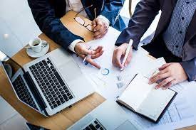 o mundo digital está em constante mudança, portanto, o consultor de Marketing Digital deve ser capaz de se adaptar rapidamente às novas tendências e tecnologias.