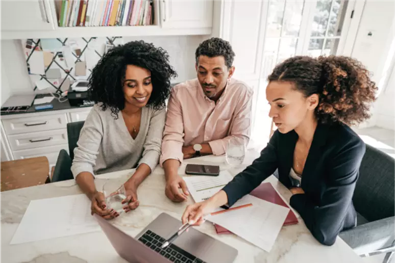 agencia-de-marketing-contábil Investir em Marketing Digital para Contabilidade não precisa ser caro para obter bons resultados. Estratégias de SEO para Contabilidade podem colocar sua empresa em boas posições no buscador do Google com investimentos mais baixos, enquanto a opção de investir em tráfego pago também está disponível.