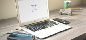 A competição pelo primeiro lugar nas pesquisas orgânicas é acirrada e vem se intensificando a cada dia, já que o tráfego orgânico é uma das principais fontes de visitantes para um site. Por isso neste artigo iremos falar das 5 ferramentas para SEO em 2023.