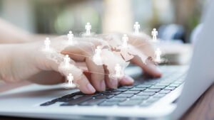 Agora vamos abordar as estratégias e táticas práticas para otimizar seu e-commerce e reduzir a dependência de tráfego pago. Siga estas dicas e alcance um fluxo constante de visitantes qualificados sem precisar gastar uma fortuna em publicidade paga: