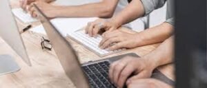 A AGNC Publicidade é uma agência especializada em assessoria de imprensa e alta conversão, oferecendo serviços de assessoria digital para ajudar empresas a alcançarem resultados efetivos por meio do ambiente online. Neste artigo, vamos explorar o conceito de assessoria digital, destacando sua diferença em relação à assessoria de imprensa tradicional, bem como suas vantagens e benefícios para os negócios.