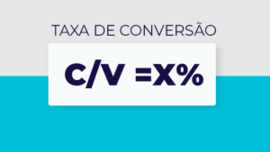 O cálculo da taxa de conversão é relativamente simples. Para determinar a taxa de conversão, divida o número de conversões pelo número total de visitantes e multiplique o resultado por 100. A fórmula é: