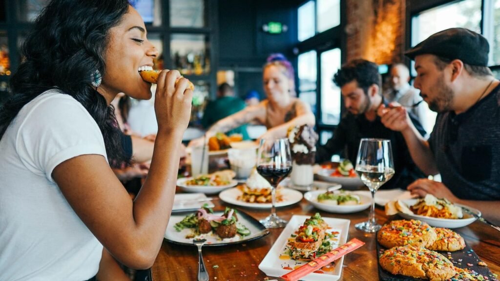 Tráfego Pago Para Restaurante: Como Vender Mais Em 2023 Está precisando de vendas? Ou quer aumentar o número de clientes no seu comércio? Tráfego Pago Para Restaurante é a solução, saiba como.