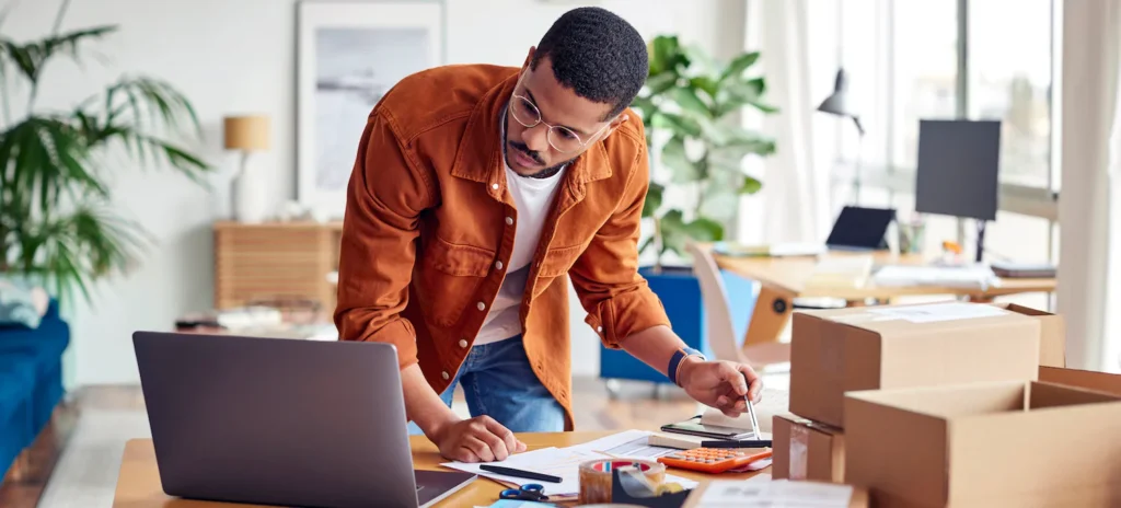 Como Fazer Anúncios para E-commerce? 6 Passos para Aumentar Suas Vendas AGNC Agência de Marketing Como Fazer Anúncios Para E-Commerce? 6 Dicas De Ouro >> Descubra como fazer anúncios para e-commerce e como bombar suas vendas através de estratégias de tráfego pago, mídias e SEO