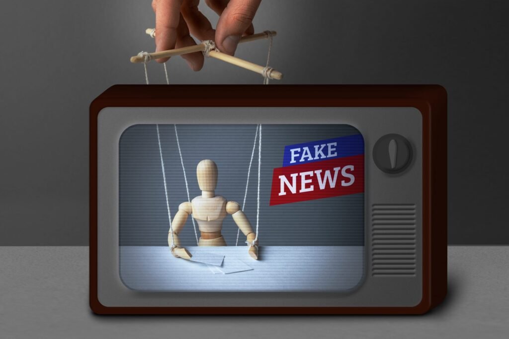 Fake News: O Impacto de Notícias Falsas na Reputação da Marca AGNC Agência de Marketing Fake News: 0 Impacto De Notícias Falsas Para Sua Empresa >> Descubra como uma Fake News - Notícia falsa pode prejudicar a reputação da sua empresa e prejudicar suas vendas - Como evitar esse erro!