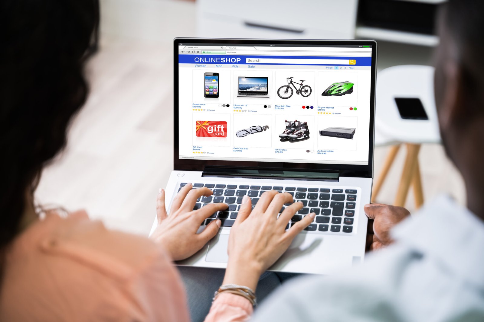 blog-para-e-commerce-aumentar-engajamento-1 Um Blog Para E-commerce é uma seção do seu site de vendas dedicada à publicação de artigos informativos e educativos, em vez de focar apenas na venda direta de produtos. Ele é crucial porque atrai tráfego orgânico (não pago) através de buscas no Google, aumenta a autoridade da sua marca e nutre o cliente com informações no período de pré-compra, elevando a confiança e a taxa de conversão.