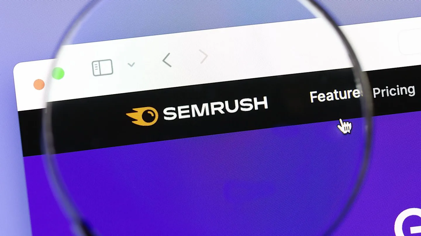 O Que a Aquisição da Adobe Pela Semrush Por US$ 1,9 Bilhão Revela Sobre o Novo SEO na Era da IA? AGNC Agência de Marketing A união Adobe + Semrush cria o ambiente ideal para a geração de conteúdo que é, ao mesmo tempo, criativo (Adobe) e perfeitamente otimizado para ser citado e ranqueado pela IA (Semrush).