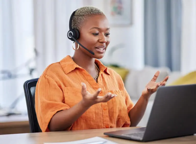 melhores-crm-com-whatsapp-integrado-2026-3 Nós analisamos seu fluxo atual, identificamos onde os leads estão vazando e configuramos o CRM com Whatsapp para estancar essa sangria. Uma ferramenta mal configurada pode gerar bloqueios do seu número pelo WhatsApp ou criar uma experiência robótica que afasta o cliente.