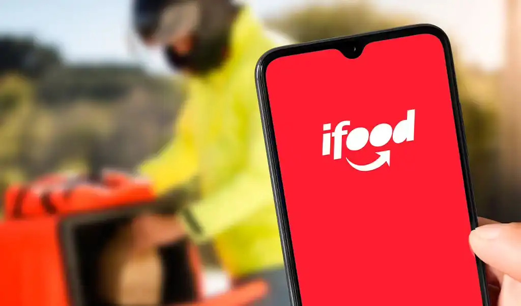 Para quem busca uma resposta rápida: sim, ainda vale a pena vender dentro do iFood, desde que a plataforma seja utilizada como um canal de aquisição de clientes e não como a única fonte de receita do negócio. O sucesso depende de uma precificação correta que suporte as taxas (que variam de 12% a 30%), além de uma operação eficiente que garanta boas avaliações e posicionamento no algoritmo.