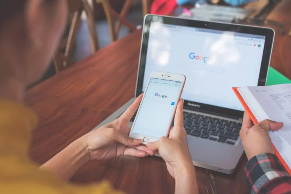 como-aparecer-na-primeira-pagina-do-google-3 Embora existam dicas simples que você mesmo pode aplicar, como ajustar o título das imagens ou melhorar a meta descrição, o topo da página do Google é um campo de batalha altamente competitivo. As empresas que mantêm a liderança investem mensalmente em uma consultoria profissional.