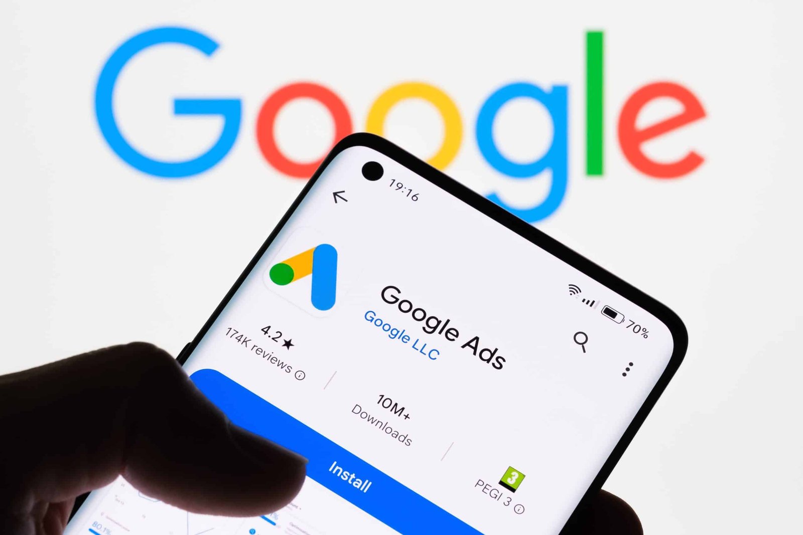 horario-para-anunciar-no-google-ou-facebook-3 Atualmente, tanto o Google quanto o Meta utilizam aprendizado de máquina (Machine Learning) para distribuir anúncios. Isso significa que, se você der liberdade para a ferramenta, ela mesma buscará o melhor horário. No entanto, para negócios com orçamentos otimizados e foco em ROI imediato, o controle manual ou a análise de dados históricos é fundamental para evitar gastos em horários de baixo engajamento.