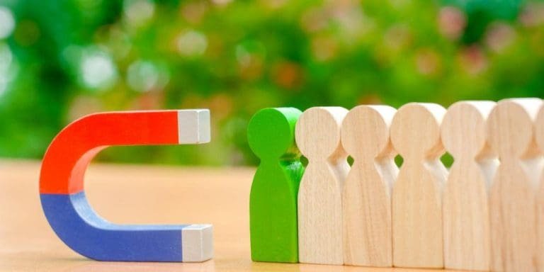 Fala, pessoal! Sou o Patrick e hoje o assunto é inbound marketing para B2B, uma das estratégias mais poderosas e mais mal implementadas do marketing digital. Se você já ouviu falar de inbound, mas nunca viu funcionar de verdade no ambiente corporativo, provavelmente o problema não está na estratégia. Está na execução.